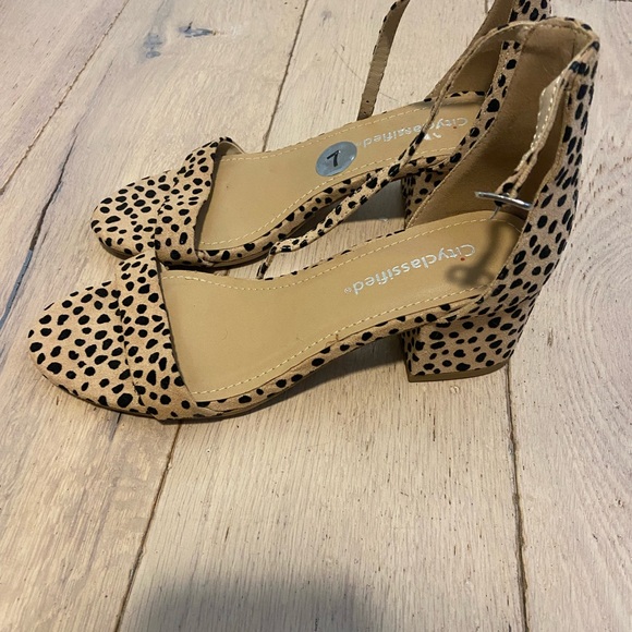 leopard heels 1.5 inch heel - Picture 2 of 4